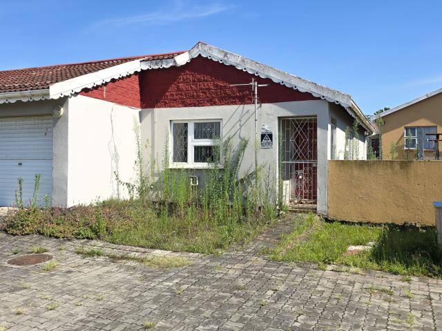 2 Bedroom Townhouse For Sale in West Bank