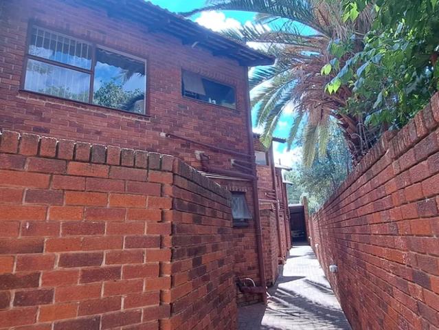 2 Bedroom Townhouse For Sale in Westdene