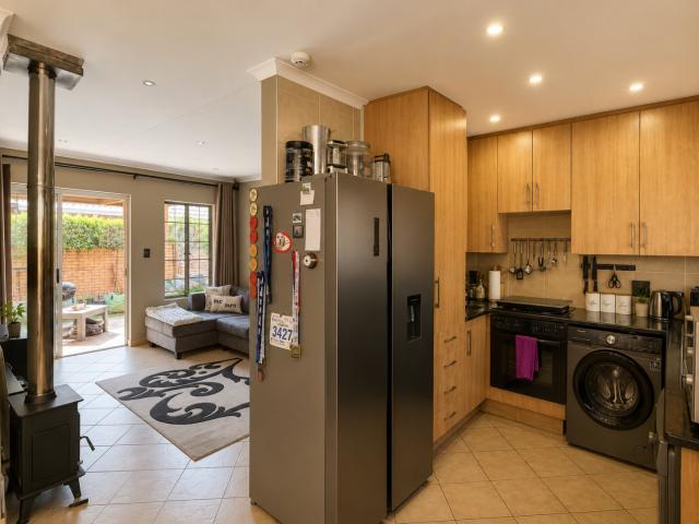 2 Bedroom Townhouse For Sale in Willow Park Manor