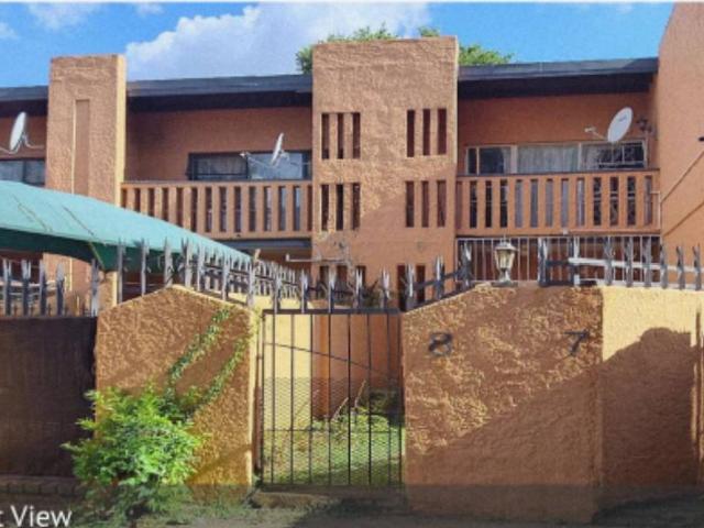 2 Bedroom Townhouse For Sale in Windsor West