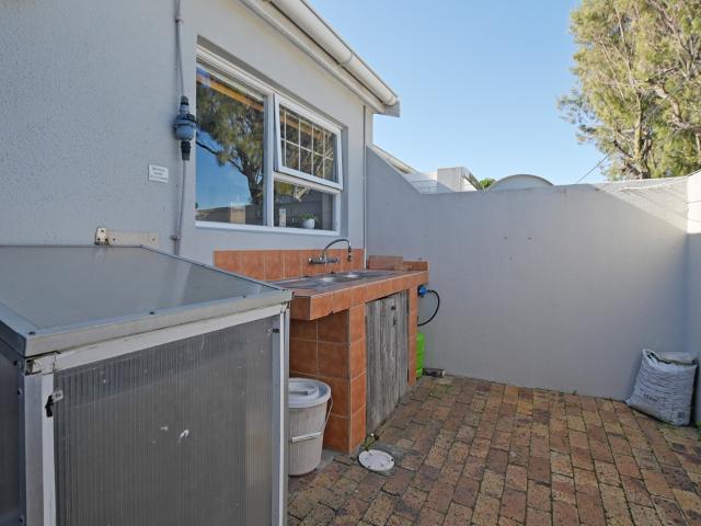 2 Bedroom Townhouse For Sale in Woodbridge Island