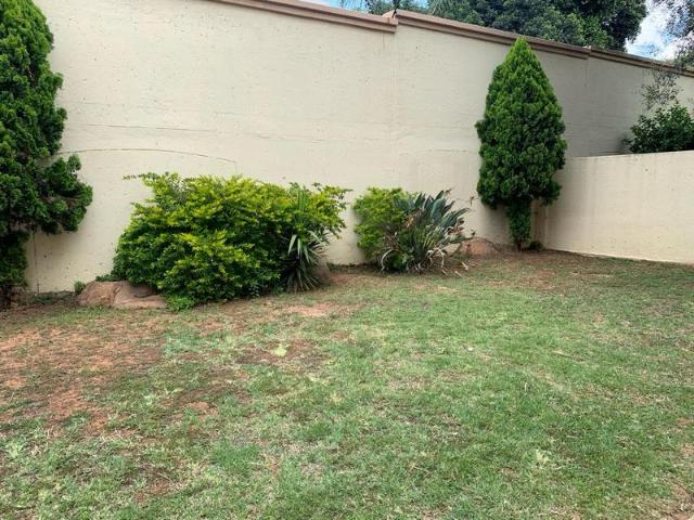 2 bedroom townhouse for Sale in Woodmead at a brilliant price