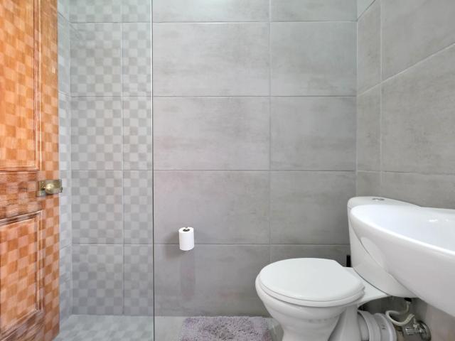 2 Bedroom Townhouse For Sale in Zonnebloem