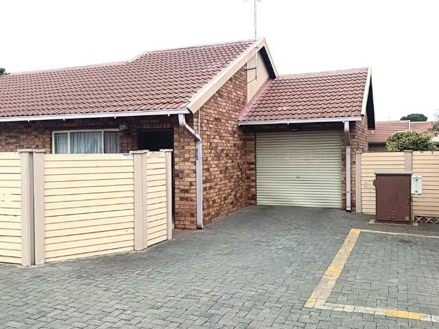 2 Bedroom Townhouse For Sale Uitsig