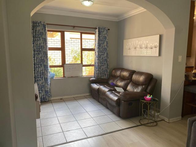2 Bedroom townhouse freehold rented in Equestria, Pretoria