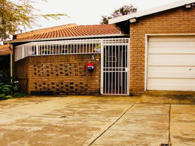 2 Bedroom townhouse freehold to rent in Protea Park, Rustenburg