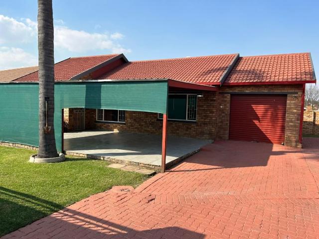 2 Bedroom townhouse freehold to rent in Reyno Ridge, Witbank