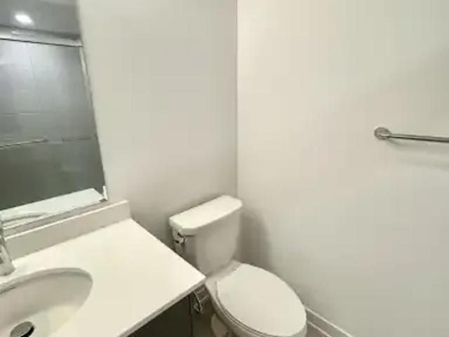 2 Bedroom Townhouse Guelph ON 102794904