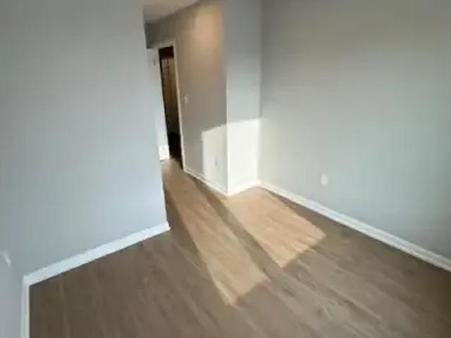2 Bedroom Townhouse Guelph ON 102811697