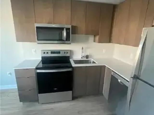 2 Bedroom Townhouse Guelph ON 103879556