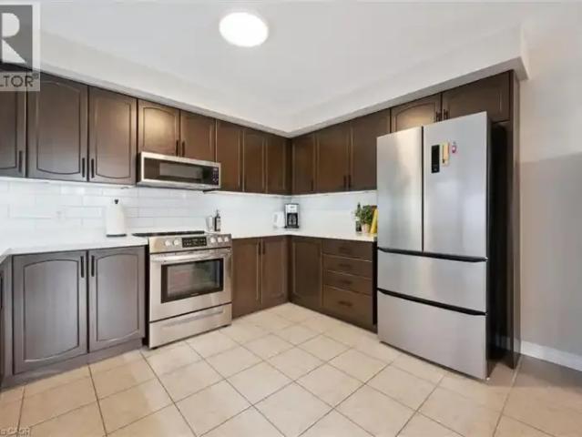 2 Bedroom Townhouse Guelph ON 104257378
