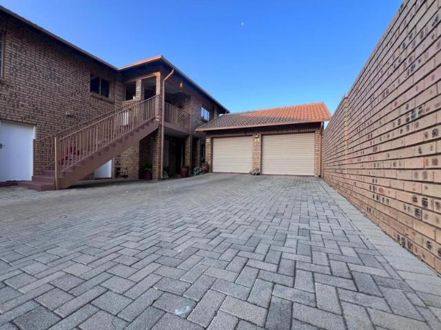 2 Bedroom Townhouse in Magalieskruin