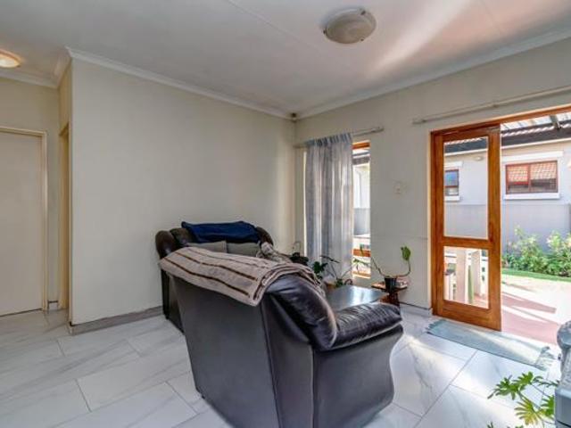 2 Bedroom Townhouse in Maroeladal