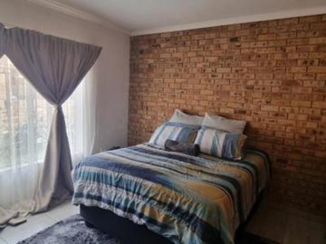 2 Bedroom Townhouse in Meiringspark