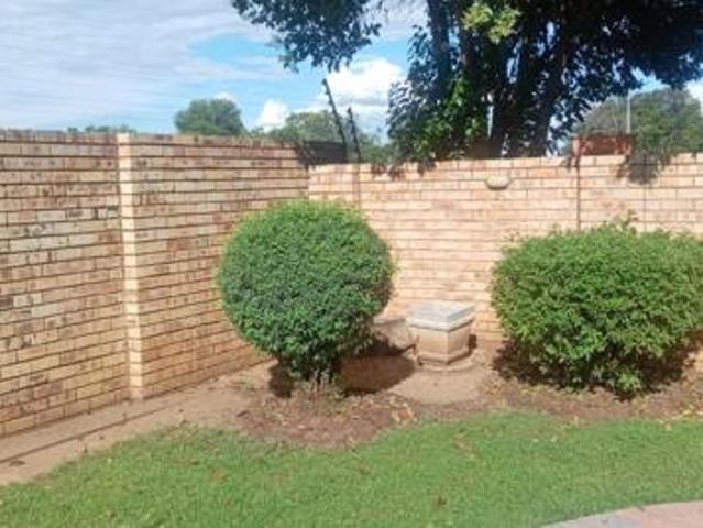 2 Bedroom Townhouse in Meiringspark