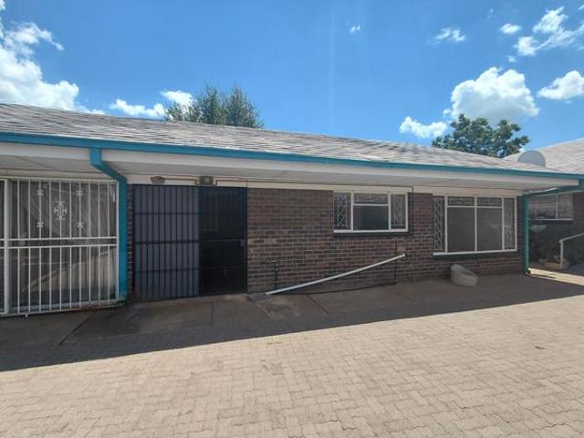 2 Bedroom Townhouse in Meiringspark
