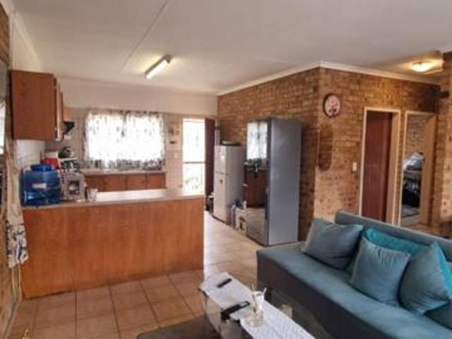 2 Bedroom Townhouse in Meiringspark