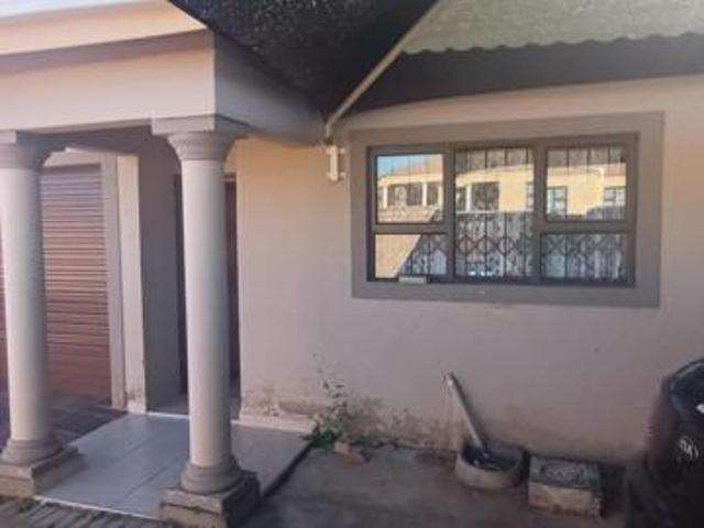 2 Bedroom Townhouse in Meiringspark