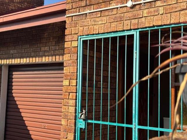 2 Bedroom Townhouse in Middelburg Central