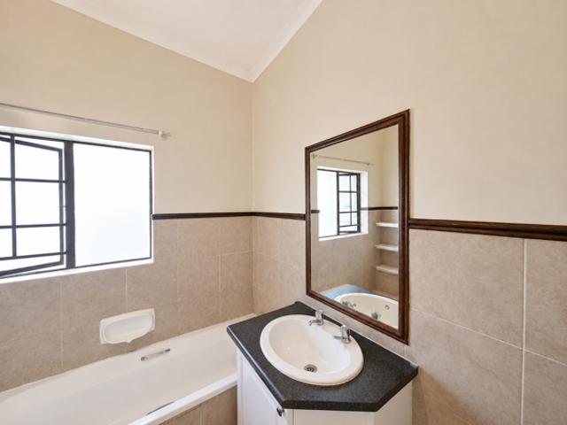 2 Bedroom Townhouse in Mooikloof Ridge