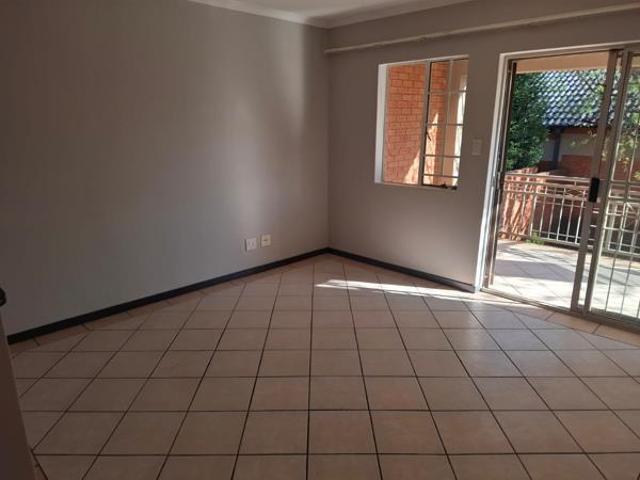 2 Bedroom Townhouse in Mooikloof Ridge
