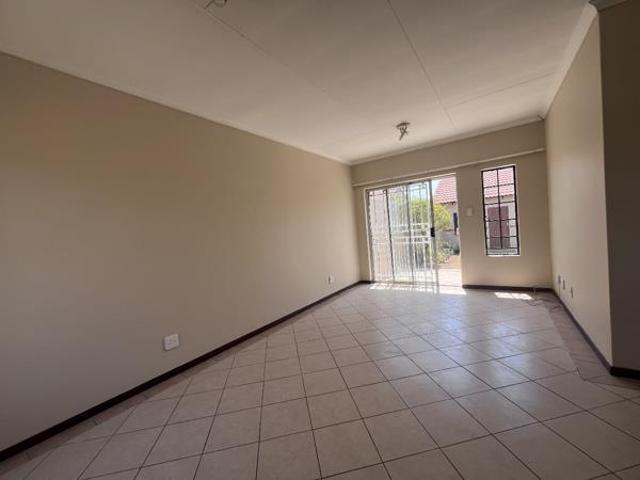 2 Bedroom Townhouse in Mooikloof Ridge