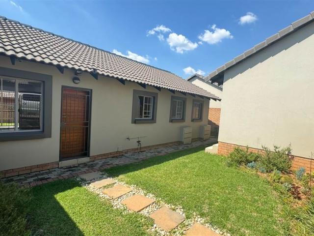 2 Bedroom Townhouse in Mooikloof Ridge