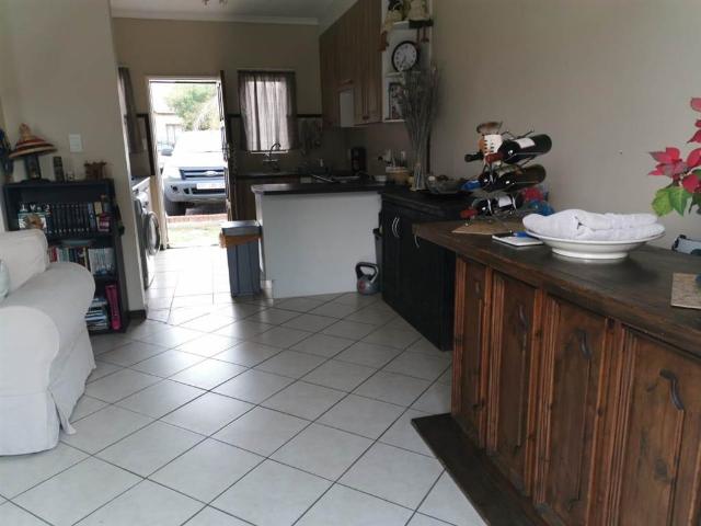 2 Bedroom Townhouse in Mooikloof Ridge
