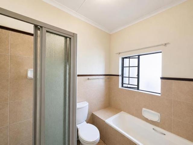 2 Bedroom Townhouse in Mooikloof Ridge