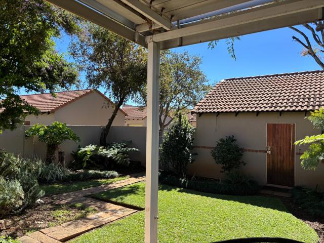 2 Bedroom Townhouse in Mooikloof Ridge