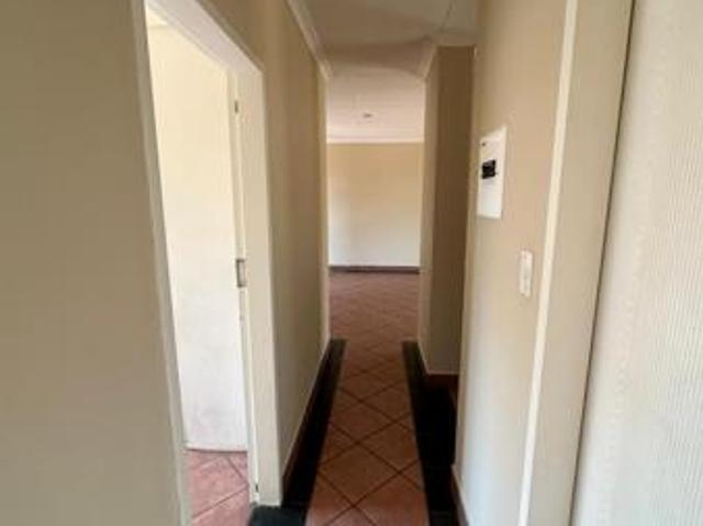 2 Bedroom Townhouse in Mooikloof Ridge