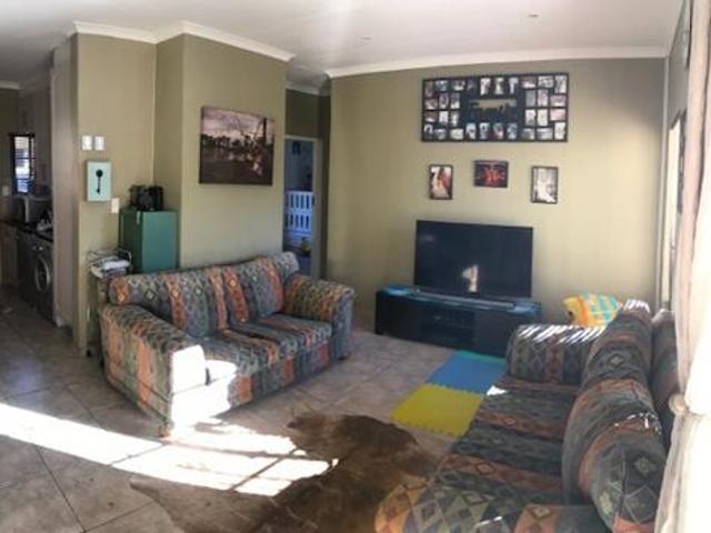 2 Bedroom Townhouse in Mooikloof Ridge