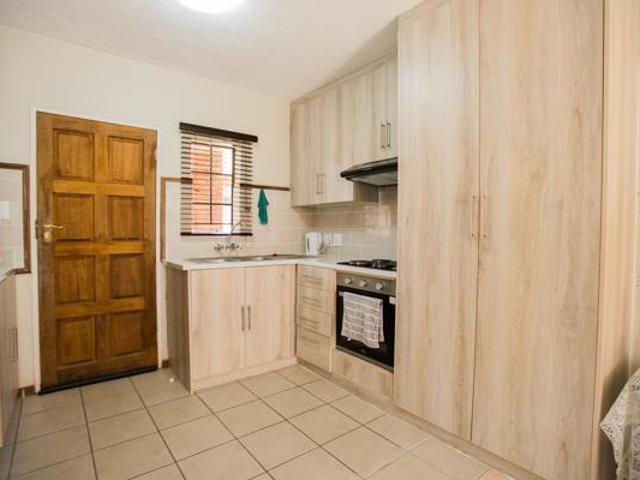 2 Bedroom Townhouse in Mooikloof Ridge