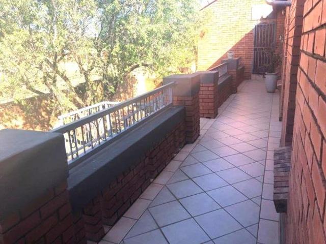 2 Bedroom Townhouse in Mooikloof Ridge