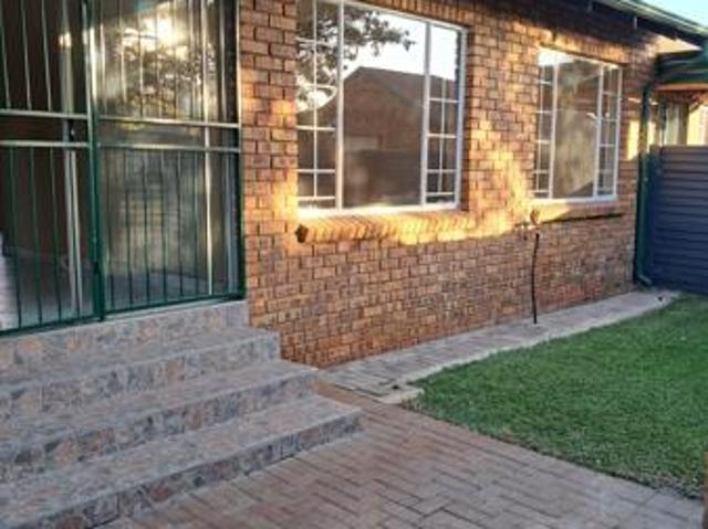 2 Bedroom Townhouse in Moreleta Park