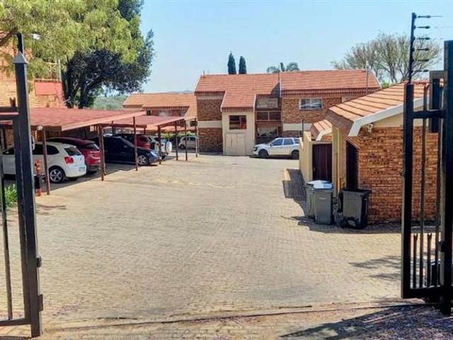 2 Bedroom Townhouse in Moreleta Park
