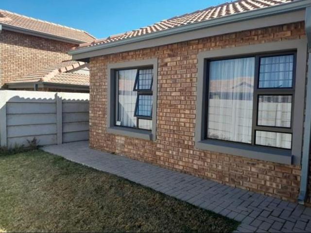 2 Bedroom Townhouse in Ngwenya River Estate