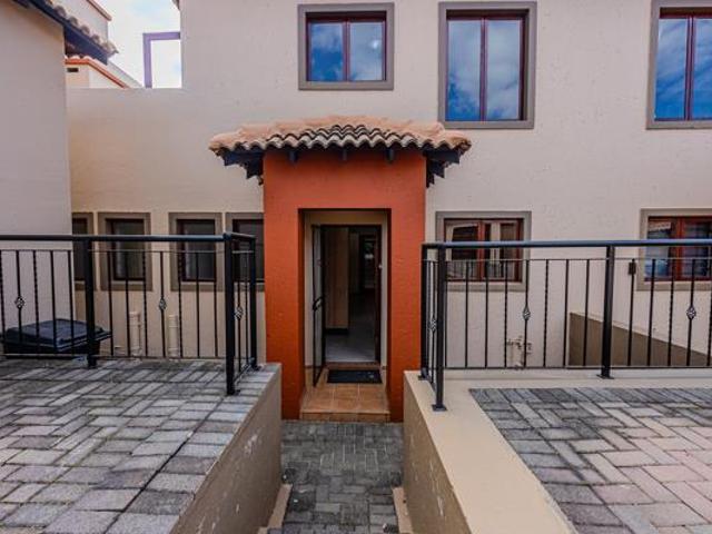 2 Bedroom Townhouse in Noordheuwel