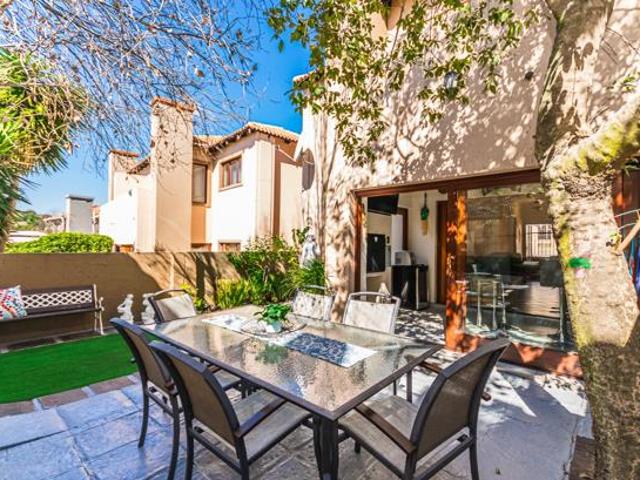2 Bedroom Townhouse in Noordheuwel