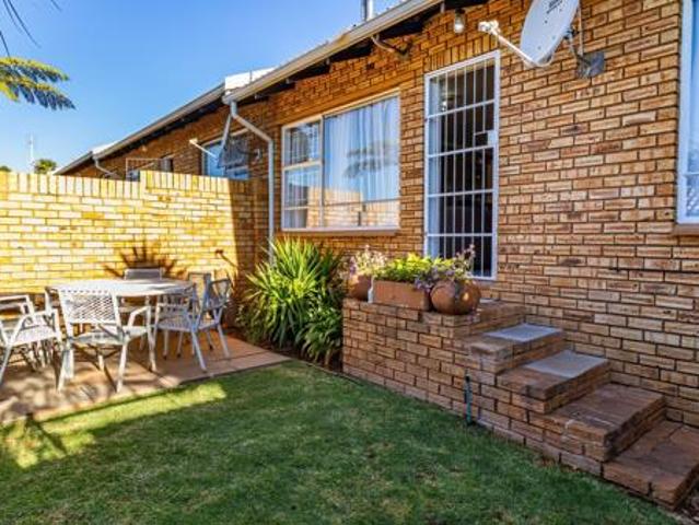 2 Bedroom Townhouse in Noordheuwel