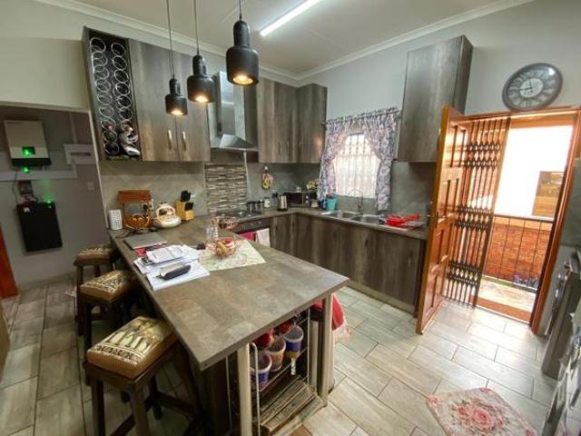 2 Bedroom Townhouse in Noordheuwel
