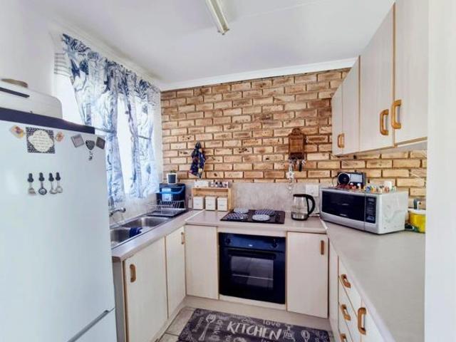 2 Bedroom Townhouse in Noordheuwel