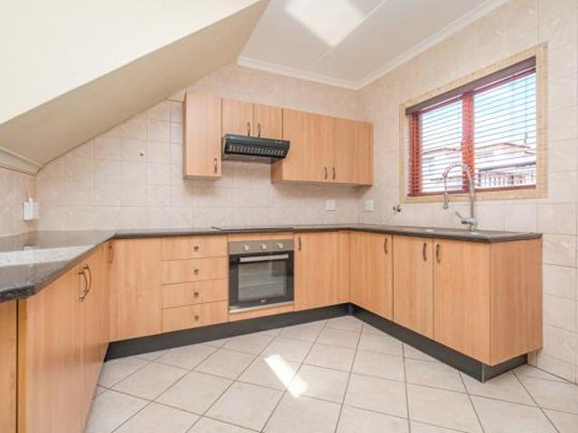 2 Bedroom Townhouse in Noordheuwel