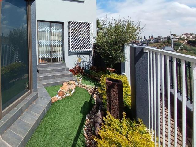 2 Bedroom Townhouse in Northcliff