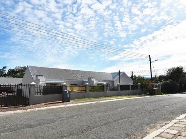 2 Bedroom Townhouse in Oudtshoorn