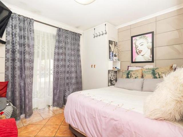2 Bedroom Townhouse in Oak Glen
