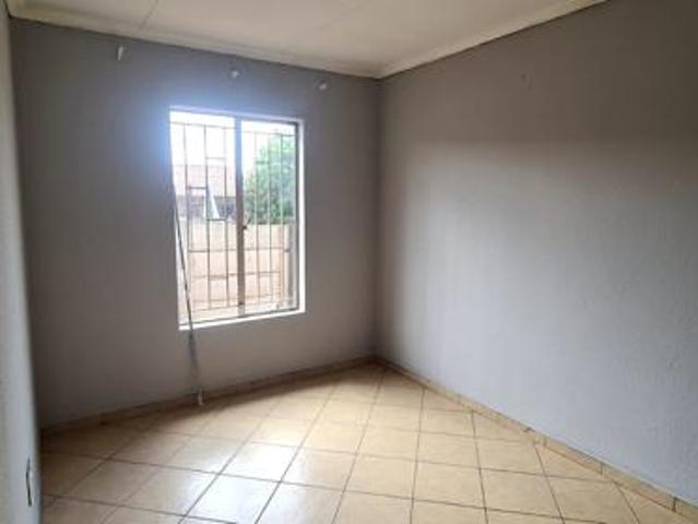 2 Bedroom Townhouse in Olievenhoutbosch