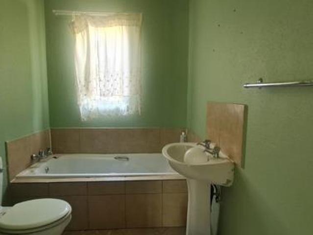 2 Bedroom Townhouse in Olievenhoutbosch