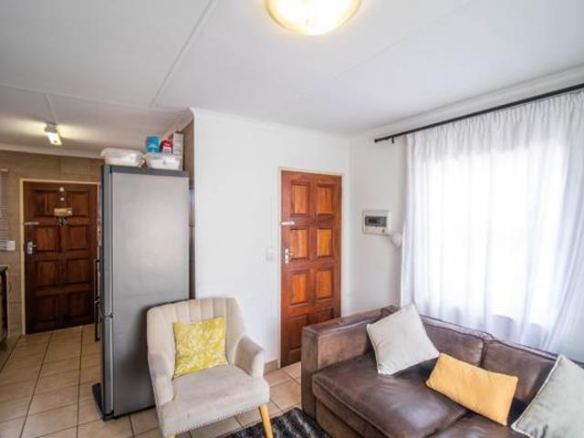 2 Bedroom Townhouse in Olievenhoutbosch