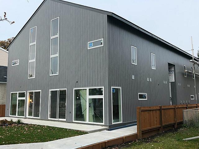 2 Bedroom Townhouse In Osborne For Rent Available September 1!